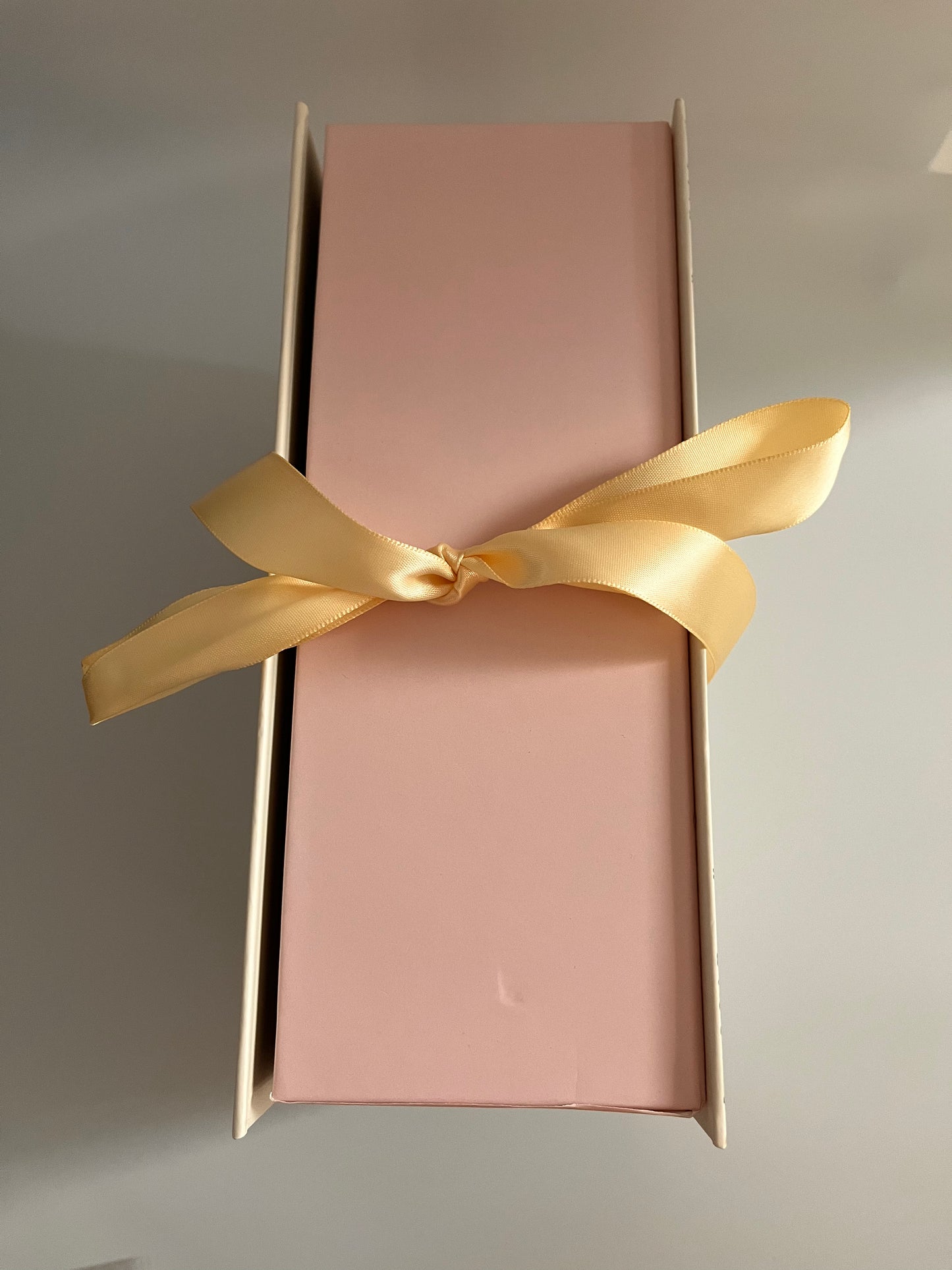 Ready stock Valentine's Day gift box, optional gift box, birthday gift box, girlfriend gift wallet + aromatherapy + greeting card + photo