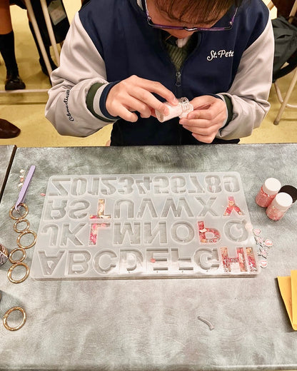 聖伯多祿中學|永生花滴膠字母鎖匙扣工作坊