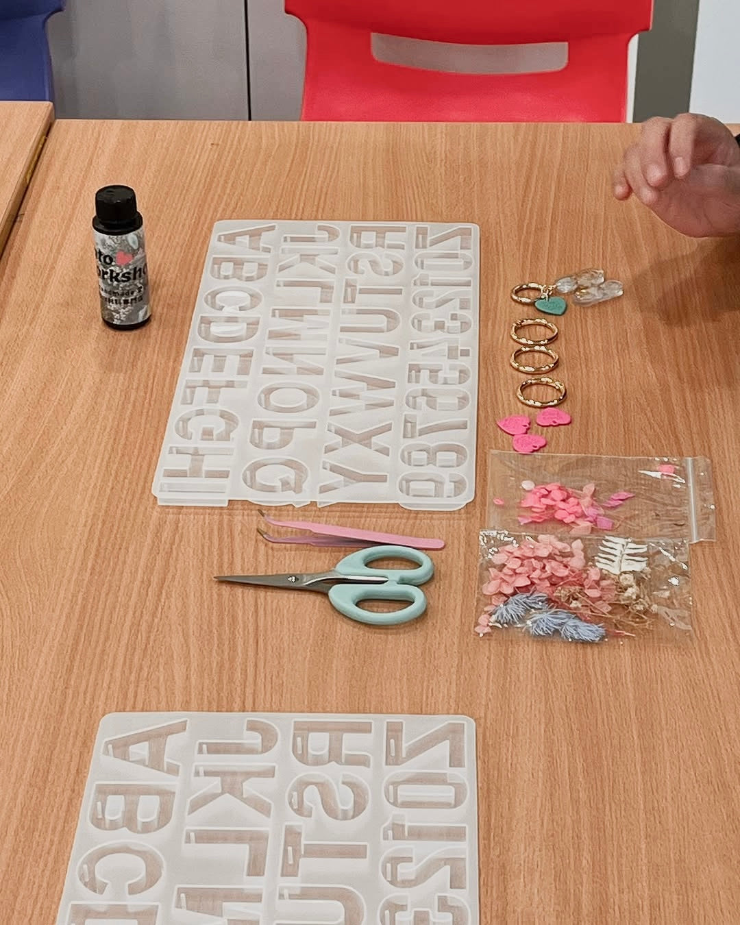 香港路德會過渡性房屋|永生花滴膠鎖匙扣工作坊