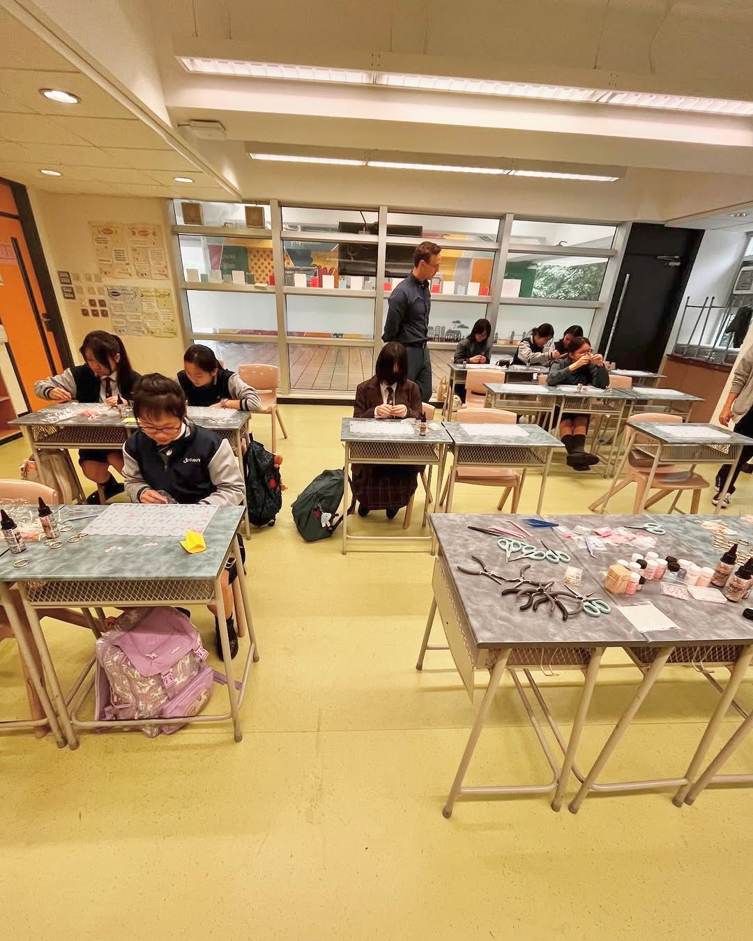 聖伯多祿中學|永生花滴膠字母鎖匙扣工作坊