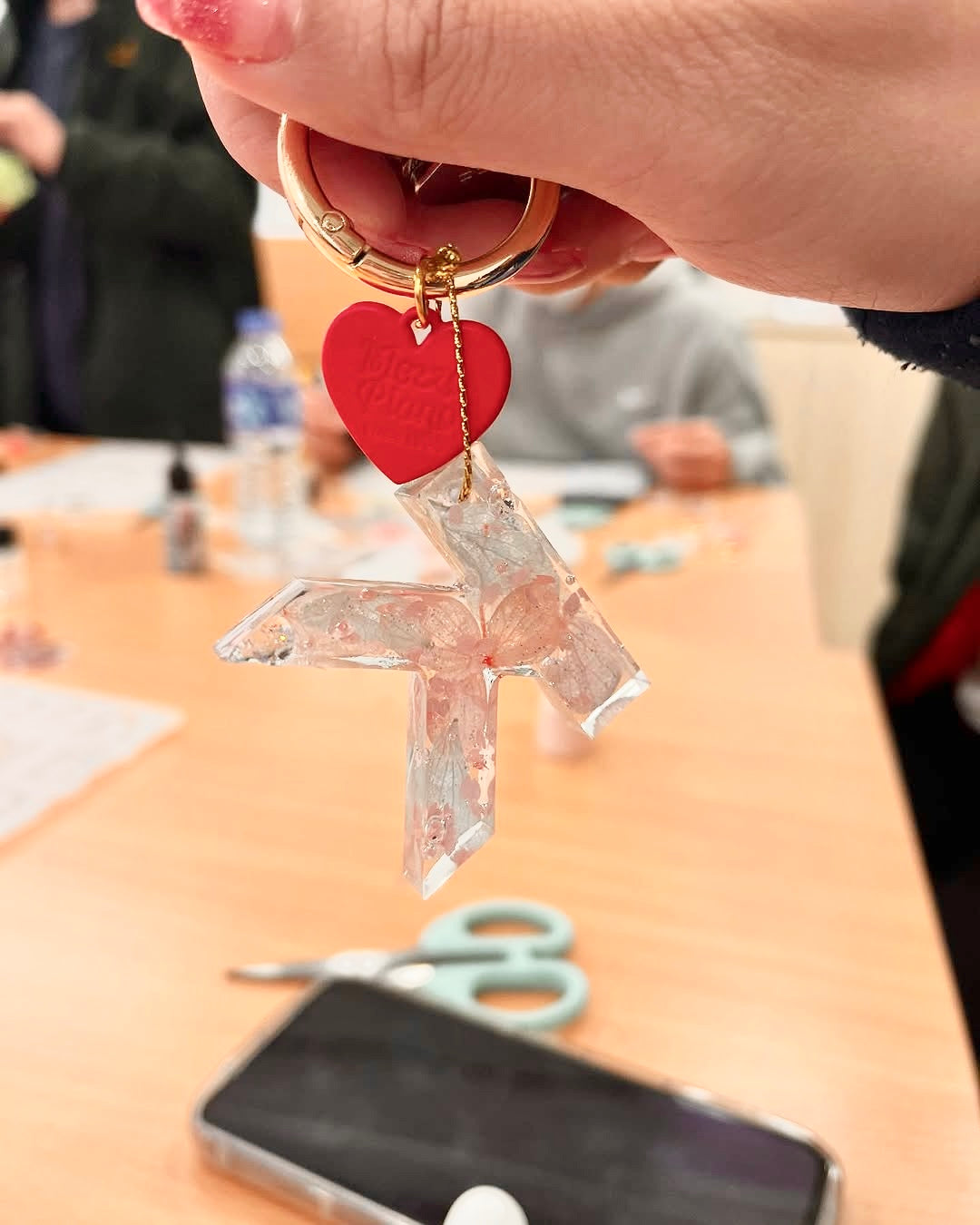 香港路德會過渡性房屋|永生花滴膠鎖匙扣工作坊