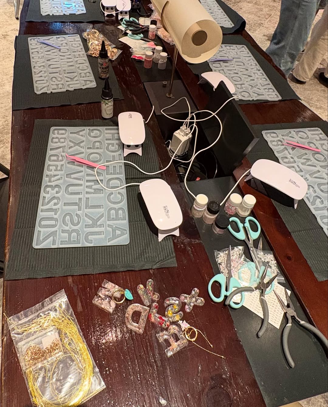 小朋友生日派對|永生花滴膠字母鎖匙扣工作坊