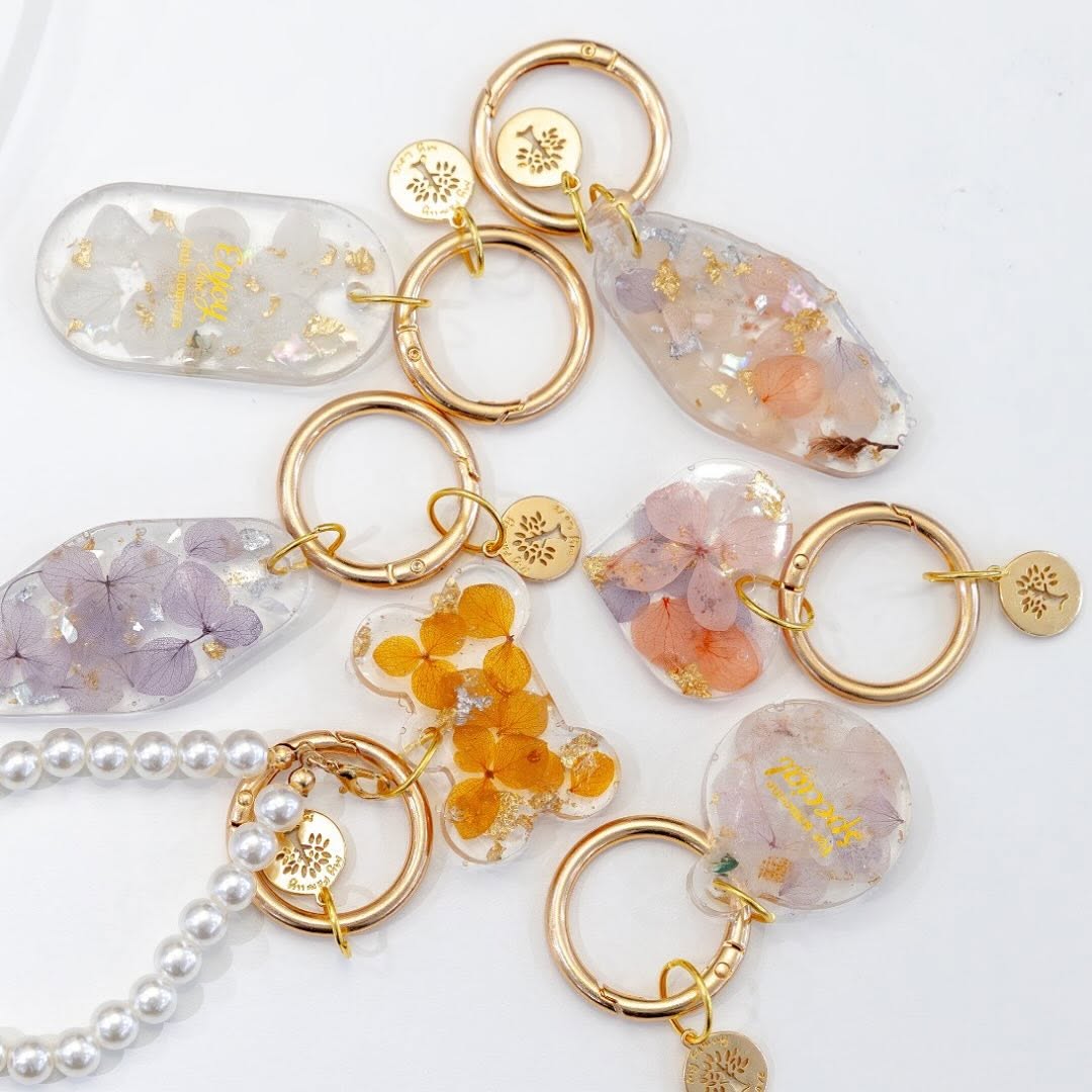 荃灣西華懋集團|永生花滴膠字母鎖匙扣工作坊