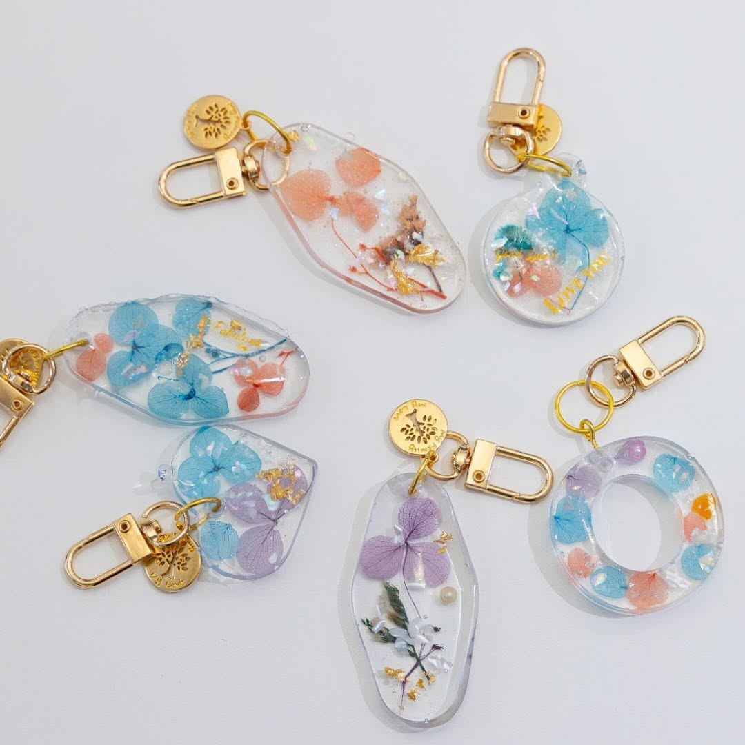 荃灣西華懋集團|永生花滴膠字母鎖匙扣工作坊