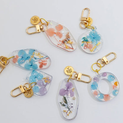 荃灣西華懋集團|永生花滴膠字母鎖匙扣工作坊