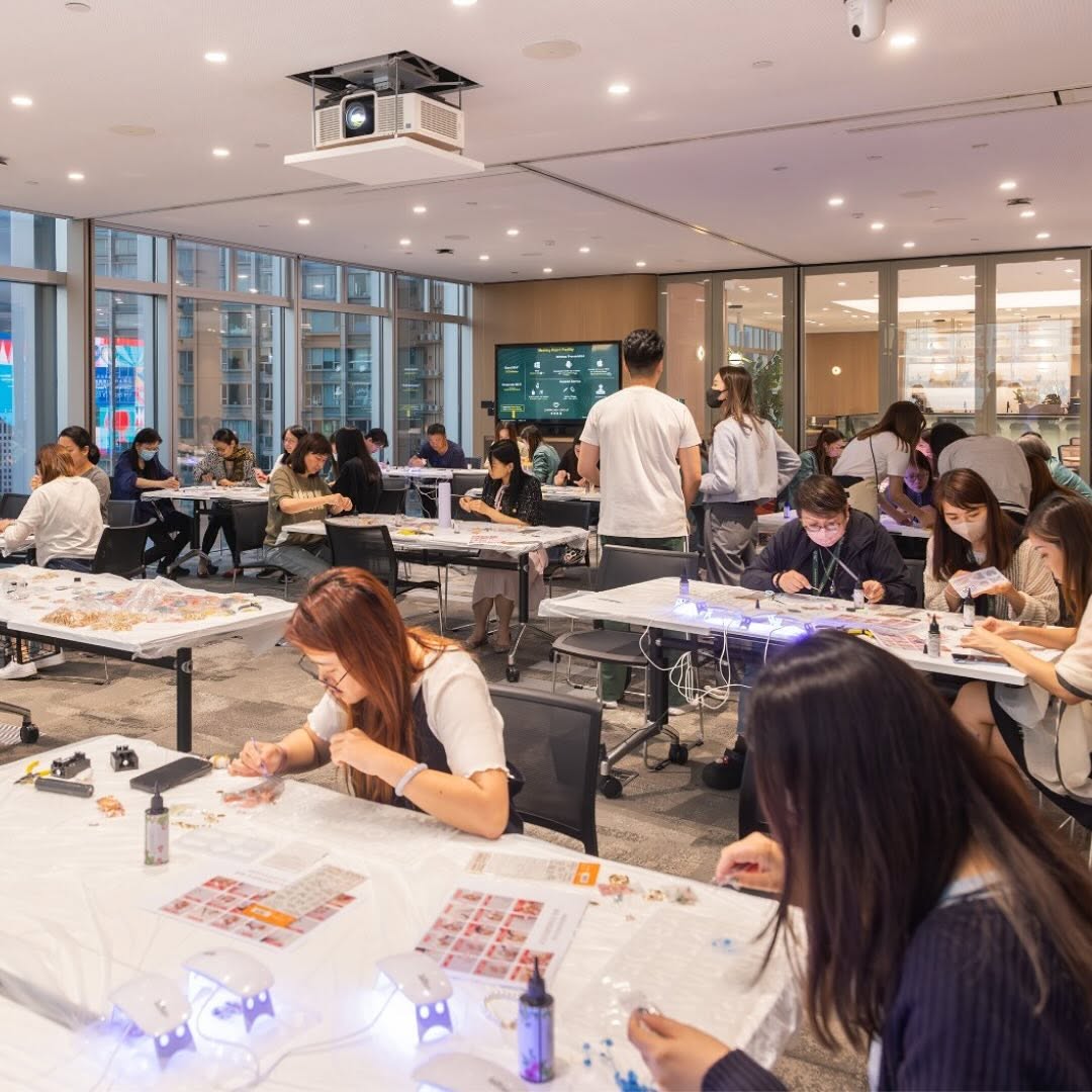 荃灣西華懋集團|永生花滴膠字母鎖匙扣工作坊