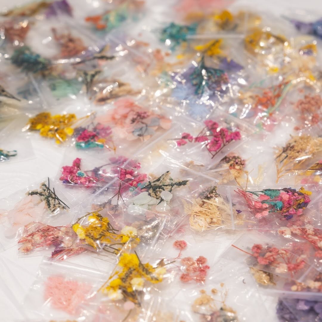 荃灣西華懋集團|永生花滴膠字母鎖匙扣工作坊